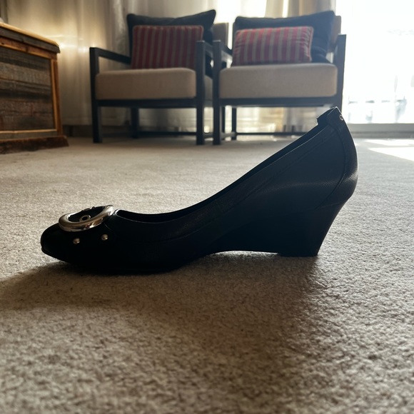 Franco Sarto black leather wedge heels size 10. Like new - Picture 3 of 4